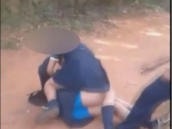 Alumnas se agarraron a trompadas a la salida del colegio