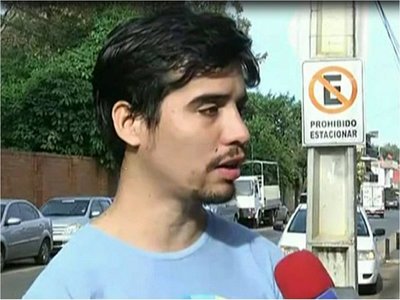 Hombre que quiso ver a una alumna dice que se equivocó de colegio