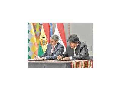 Marito y Evo firman acuerdos en el aniversario de la Paz del Chaco