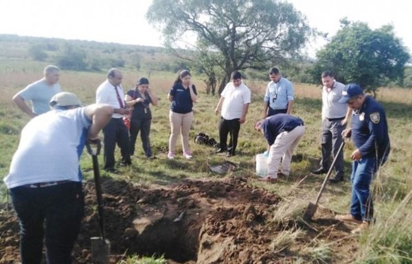 Retiran restos humanos de una hacienda de Acahay - Edicion Impresa - ABC Color
