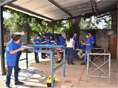 Reclaman que MEC  exige concurso, pero no forma a docentes técnicos
