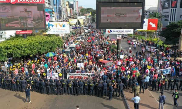 CÁRCEL PARA ZACARÍAS  Exigen manifestantes en jornada de   protesta que otra vez afectó al comercio