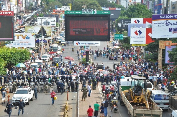 Manifestantes cerraron Puente de la Amistad para exigir cárcel para ZI