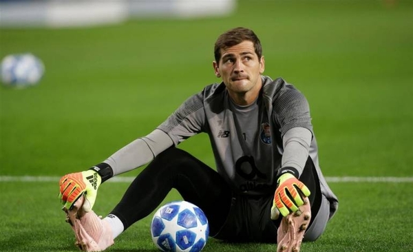 HOY / Iker Casillas aclara que aún no ha decidido su retirada