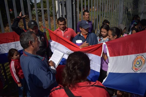 Manifestación frente a Yacyretá - Nacionales - ABC Color