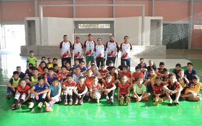 Habilitan escuela municipal de fútbol de campo y salón