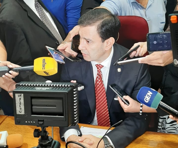 Ovelar afirma que cualquier agresión de un legislador a otro como mínimo amerita una suspensión - Radio 1000 AM