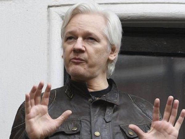 Reino Unido firma la orden de extradición de Assange a EEUU
