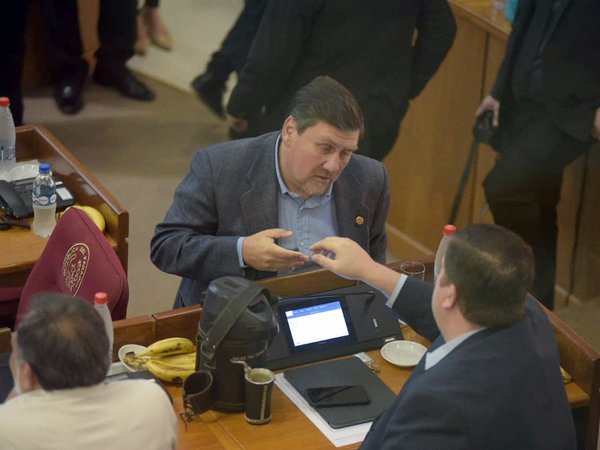 Blas Llano es elegido nuevo presidente del Congreso