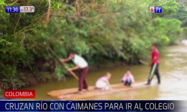 Cruzan caudaloso río con cocodrilos para llegar a la escuela | Noticias Paraguay