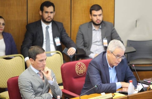 HOY / Patria Querida reconoce gestión de Ovelar y rechaza a Llano