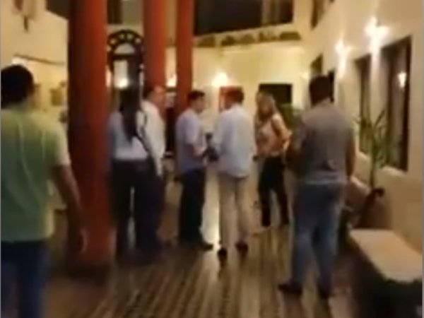 Irrumpen obra de teatro "Las locuras del Mariscal" por considerarla una ofensa