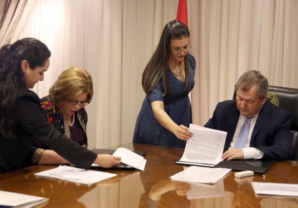 Corte Suprema y Ministerio de la Mujer firman convenios