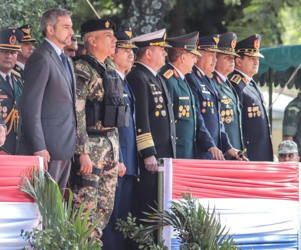 Mandatario presidió acto por aniversario del Regimiento Escolta Presidencial