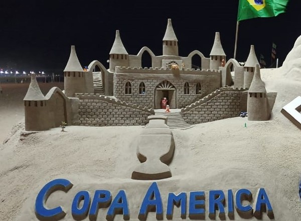Juliano Gómez hace arte y muestra los colores de la Copa América