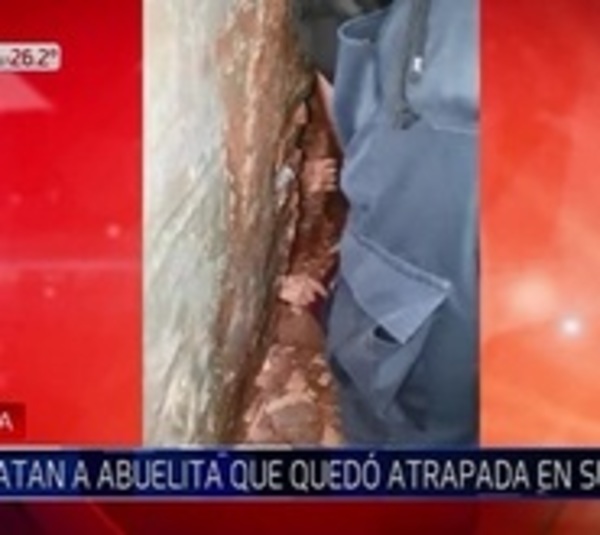 Rescatan a abuela que quedó atrapada en su vivienda - Paraguay.com