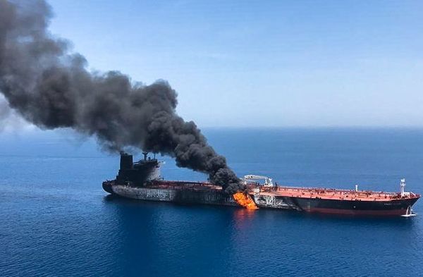 Ataque a dos buques cisterna dispara la tensión en el Golfo Pérsico - Internacionales - ABC Color