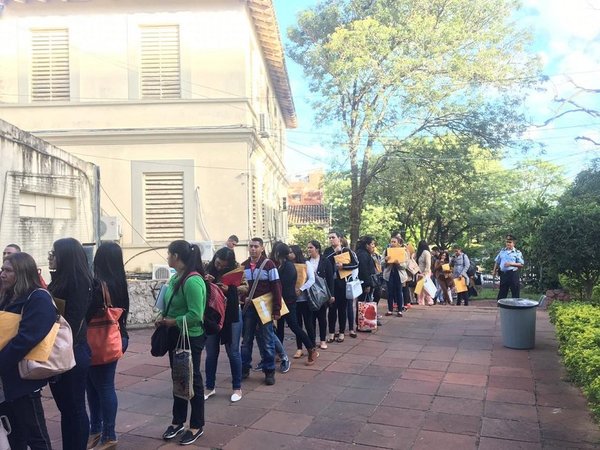 Resultados de concurso de méritos de Salud se conocerán la próxima semana - .::RADIO NACIONAL::.
