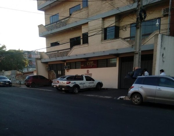 Vereda ocupada por autos - Cronicas Ciudadanas - ABC Color