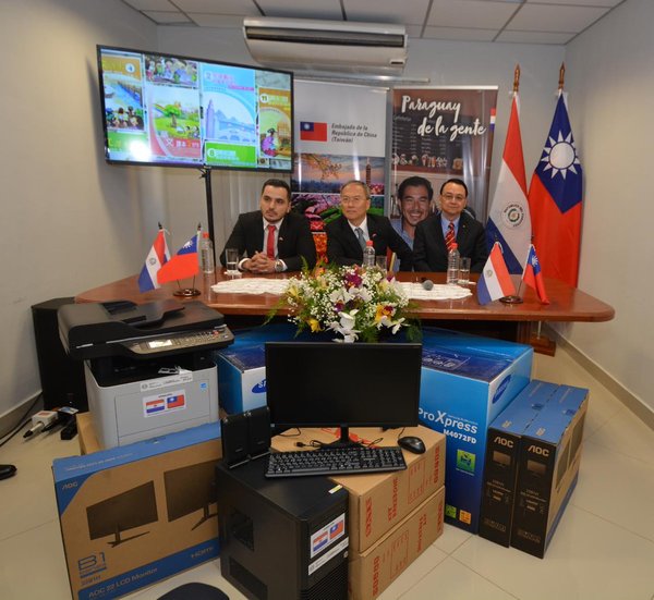 Repatriados recibe donación de equipos informáticos - .::RADIO NACIONAL::.