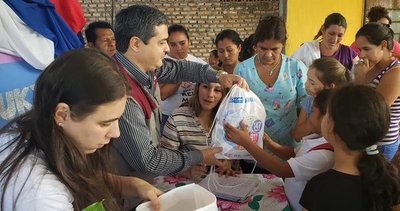 Entregan kits de higiene personal a niñas y mujeres damnificadas - ADN Paraguayo