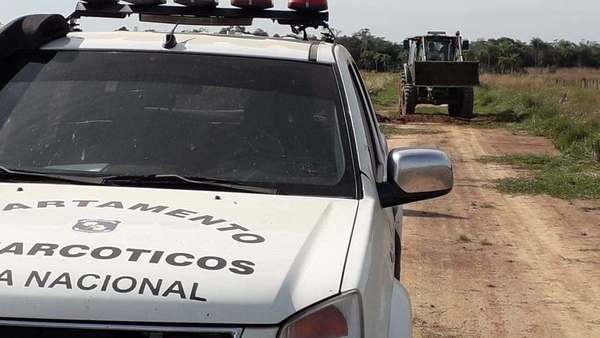 DESTRUYEN PISTA CLANDESTINA EN TACUAPI- SAN PEDRO DEL PARANÁ.