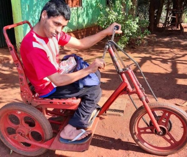 El joven que le dio la espalda a la discapacidad