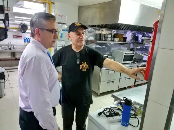 Allanan local tras fallecimiento de un empleado por descarga eléctrica