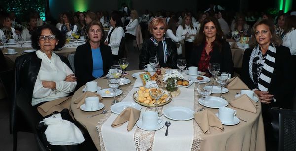 Celebran tradicional “White Day Open”