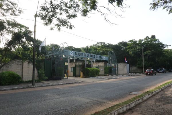 Usuarios del Parque de la Salud se quejan del nuevo horario
