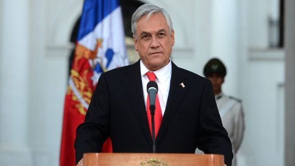 Críticas a gestión de Piñera desploman su popularidad