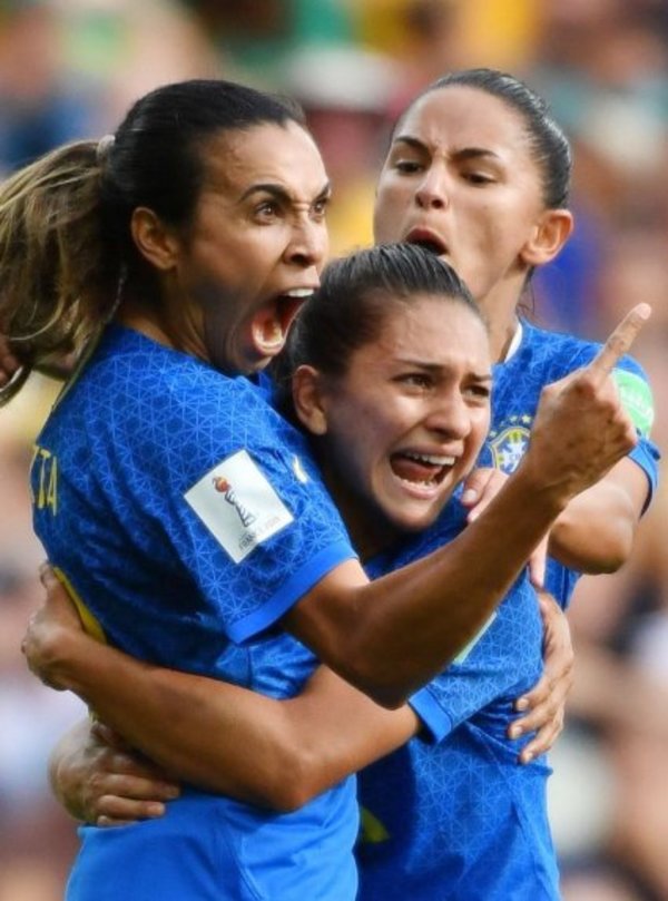 Marta anotó un gol histórico, pero no le bastó a la Canarinha - Edicion Impresa - ABC Color