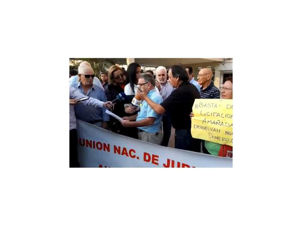 Gremio denuncia festín con dinero de asegurados de IPS