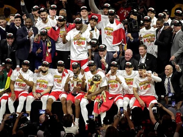 Los Raptors destronan a los Warriors, con Leonard como nuevo rey de la NBA
