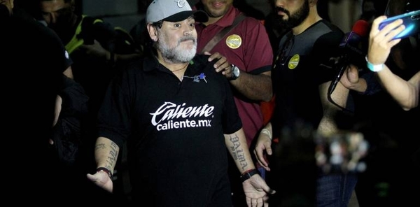 HOY / Maradona se queda en Argentina por cuestiones de salud