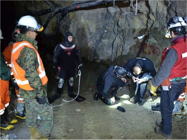 Derrumbe de mina atrapa a tres bolivianos a 70 metros bajo tierra