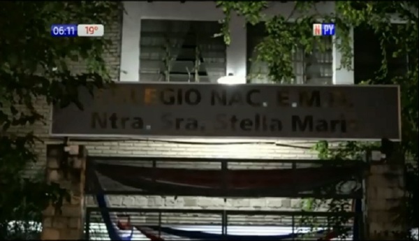 Docente denunciado por acoso no enseña en el Stella Maris, aclaran