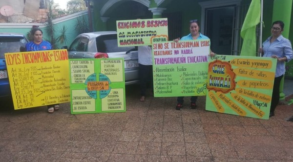 Docentes protestan en todo el país - ADN Paraguayo