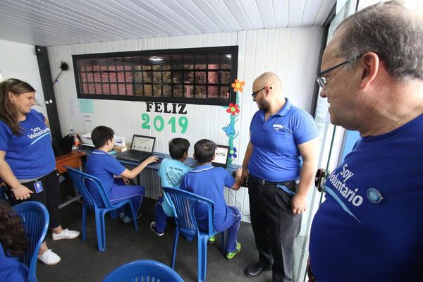 Unos 600 colaboradores de Tigo asistieron a escuelas públicas