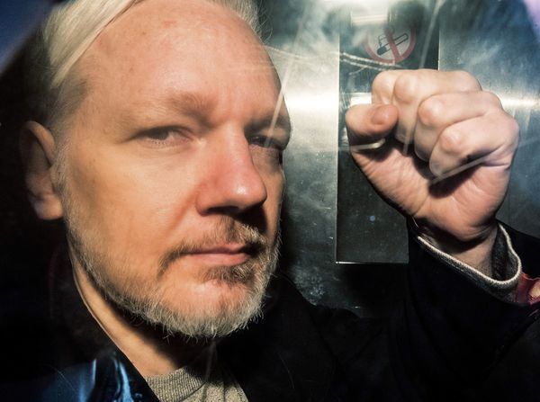 Assange no tendrá su vista de extradición a EEUU hasta febrero de 2020