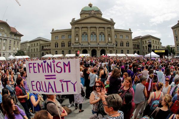 Las mujeres salen a la calle en Suiza para reclamar igualdad salarial