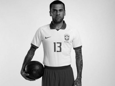 Brasil, ante la maldición de la camiseta blanca
