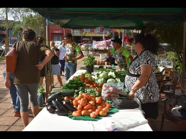 EXITOSA FERIA AGRÍCOLA Y ARTESANAL EN LA GOBERNACIÓN DE ITAPÚA