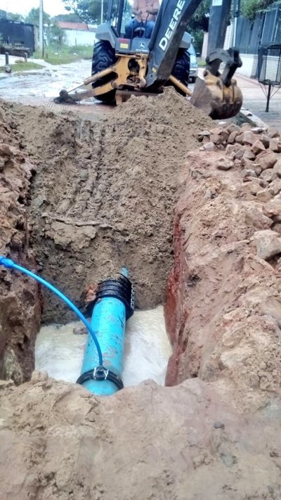 Continúan obras de alcantarillado sanitario en zona de arroyo Itay - .::RADIO NACIONAL::.