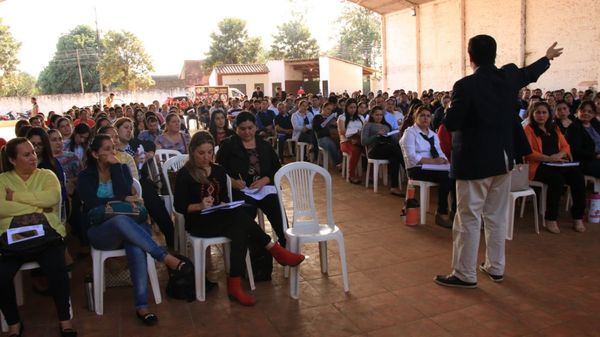 Docentes participan de jornadas de prevención del bullying