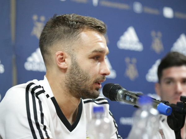 German Pezzella en conferencia de prensa