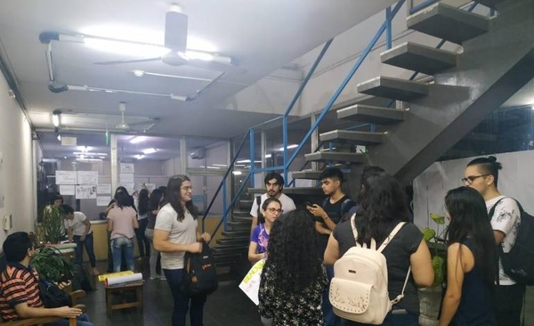 HOY / Estudiantes de Filosofía UNA reclaman falta de docentes y tutores