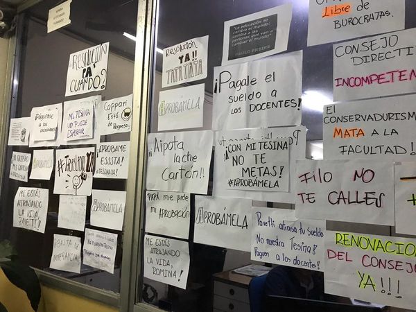 Siguen las protestas en Filosofía UNA