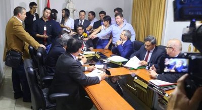 Carolina Llanes, Linneo Ynsfrán y Alma Méndez integran terna de Corte - Edicion Impresa - ABC Color