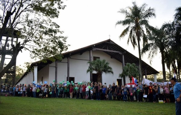 Más de 1.200 jóvenes participan del “desfile de los pueblos” en Yaguarón - Edicion Impresa - ABC Color